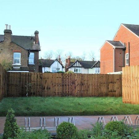 Marvellous New Build 2 Bed Flat - 1 Ophelia Court Lejlighed Epsom Eksteriør billede