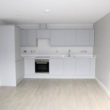 Marvellous New Build 2 Bed Flat - 1 Ophelia Court Lejlighed Epsom Eksteriør billede