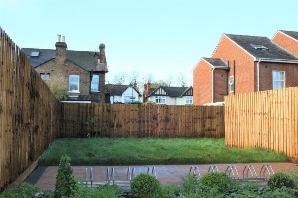 Marvellous New Build 2 Bed Flat - 1 Ophelia Court Lejlighed Epsom Eksteriør billede