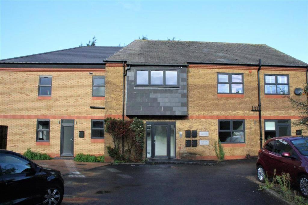Marvellous New Build 2 Bed Flat - 1 Ophelia Court Lejlighed Epsom Eksteriør billede